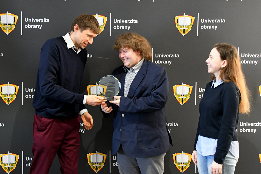 Přečtete si více ze článku Úspěch studentů Univerzity obrany na Konferenci GIS ESRI v ČR 2025